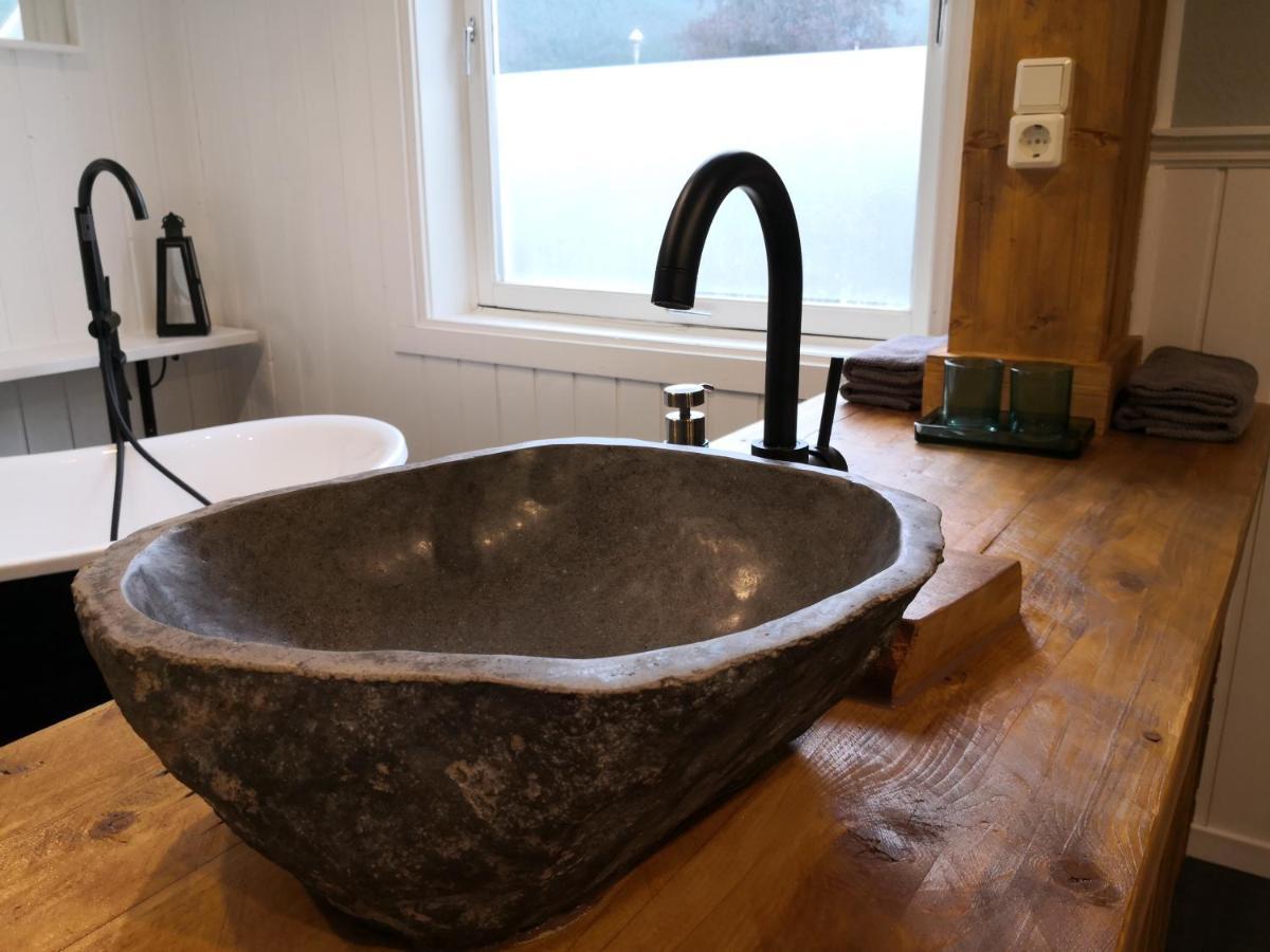Old School Pa Eidslandet - Exclusive Apartment 외부 사진