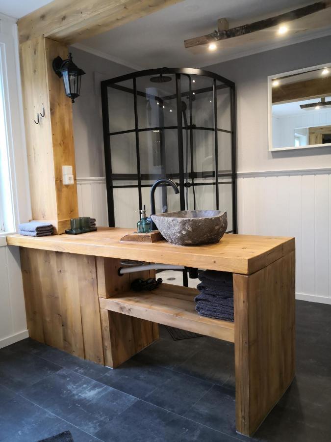 Old School Pa Eidslandet - Exclusive Apartment 외부 사진